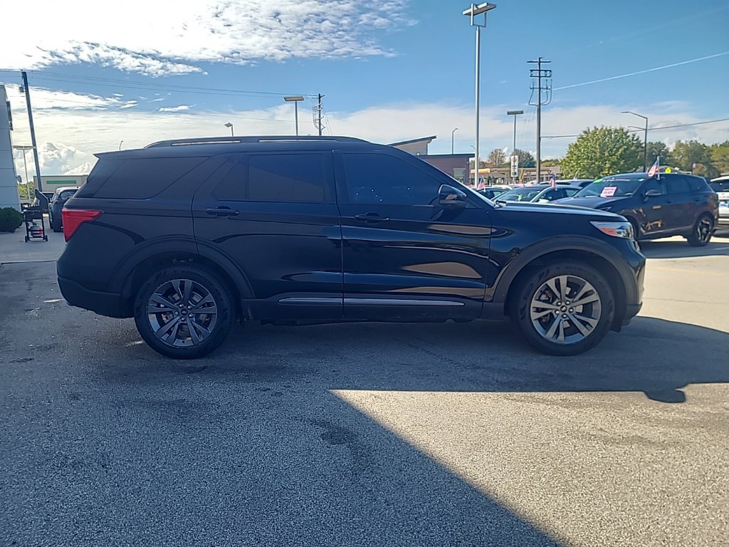 Used 2023 Ford Explorer XLT w/ Equipment Group 202A AWD/4WD image 7