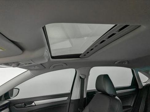 Used 2022 Volkswagen Passat 2.0T SE image 16