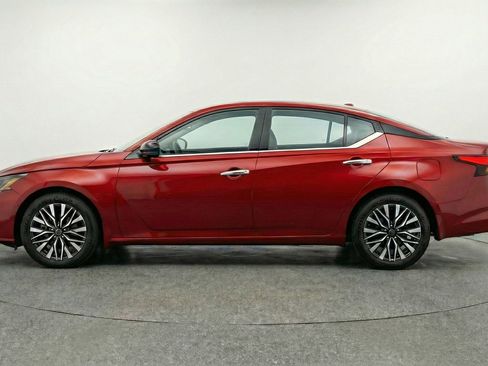 Used 2025 Nissan Altima 2.5 SV FWD image 5