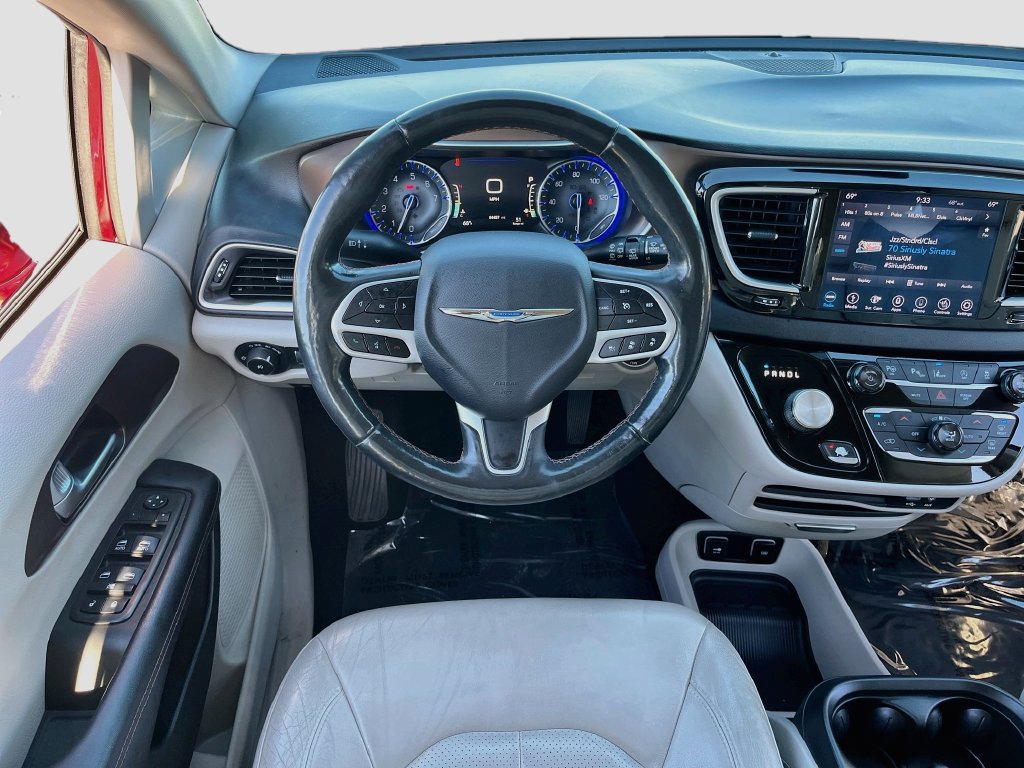 Used 2018 Chrysler Pacifica Touring-L w/ Advanced Safetytec Group FWD image 21