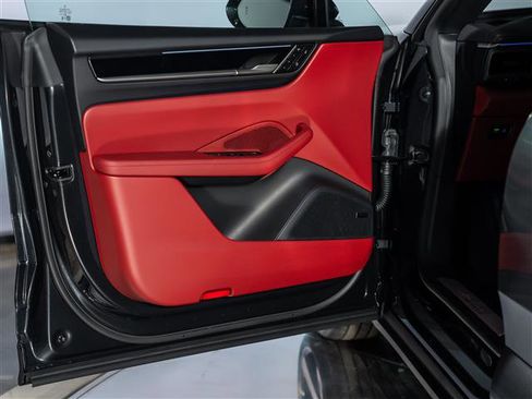 Used 2025 Porsche Macan Electric image 23