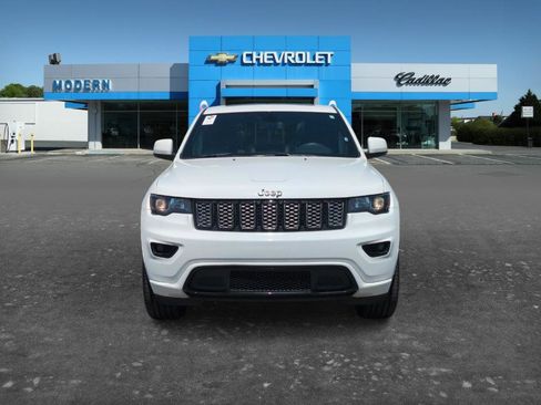 Used 2020 Jeep Grand Cherokee Altitude AWD/4WD image 2