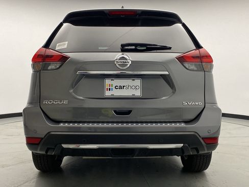 Used 2020 Nissan Rogue SV image 4