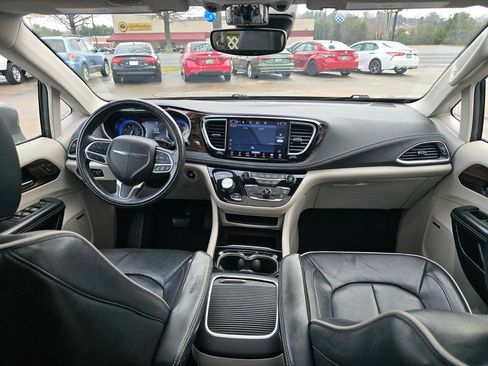 Used 2022 Chrysler Pacifica Limited FWD image 22
