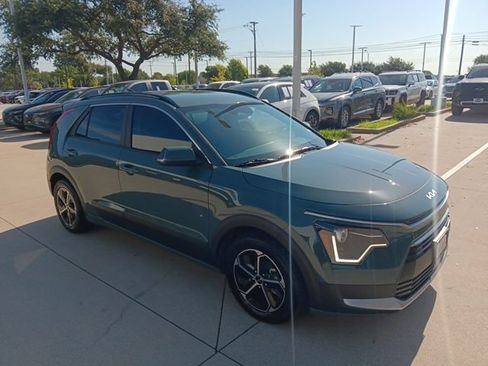 Used 2023 Kia Niro EX FWD image 5