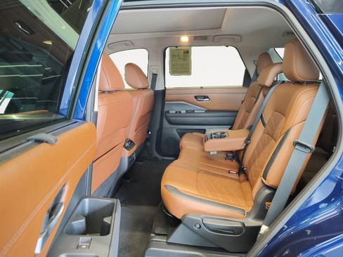 Certified 2024 Nissan Pathfinder Platinum w/ Cargo Package image 27