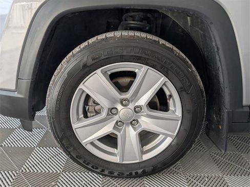 Used 2022 Jeep Compass Latitude image 18