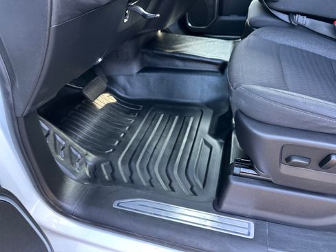 Used 2024 Chevrolet Silverado 3500 LT w/ Convenience Package image 21