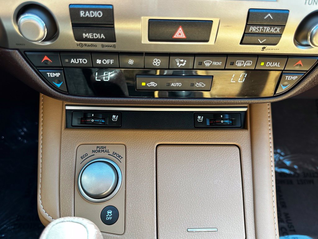 Used 2016 Lexus ES 350 w/ Premium Package w/Wood Trim FWD image 32