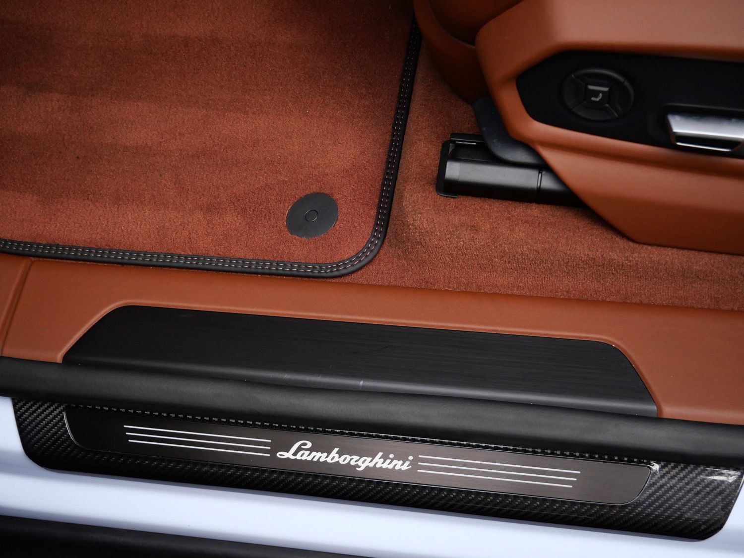 Used 2026 Lamborghini Urus SE AWD/4WD image 18