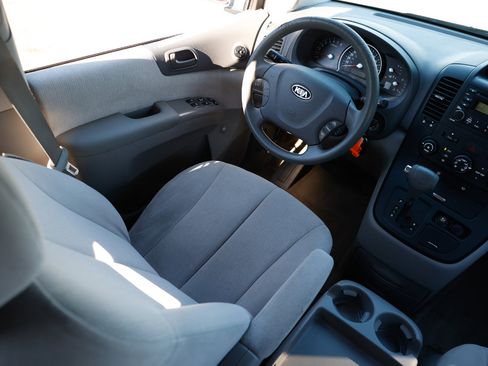 Used 2006 Kia Sedona LX image 20