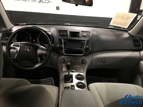 Used 2013 Toyota Highlander Plus AWD/4WD image 25