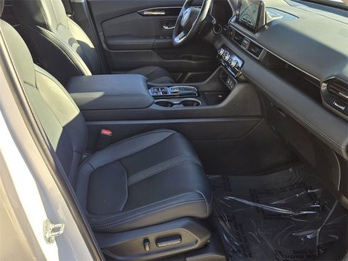 Used 2024 Honda Pilot Touring image 18