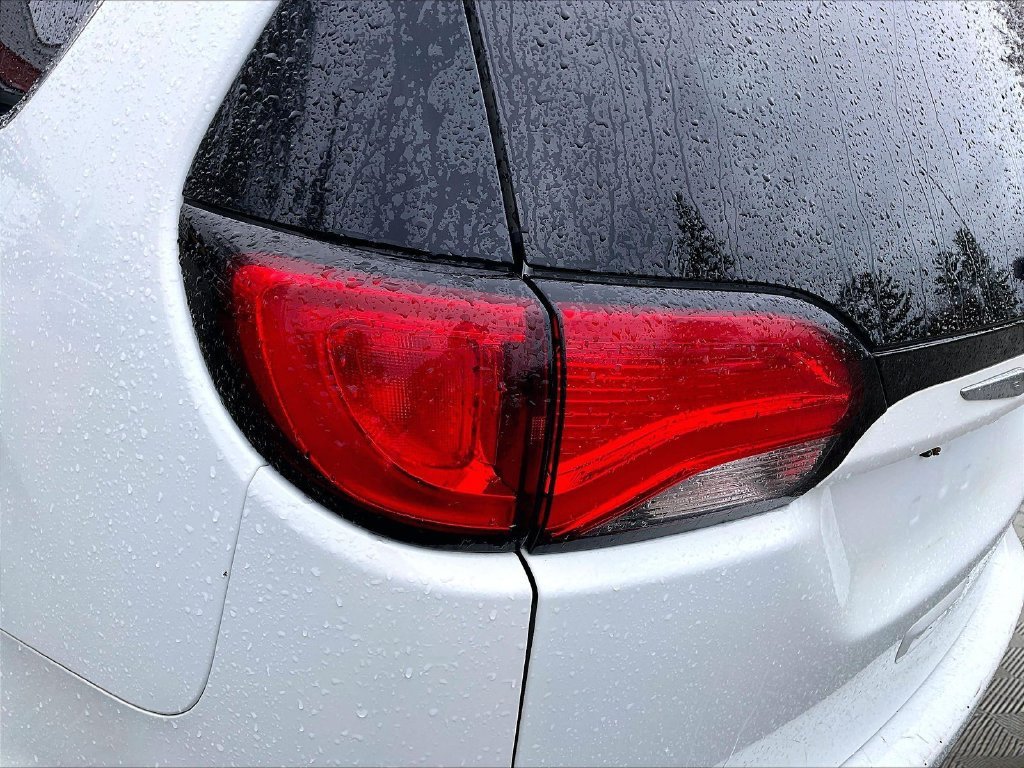 Used 2020 Chrysler Pacifica Touring-L FWD image 28
