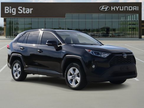 Used 2020 Toyota RAV4 XLE image 6