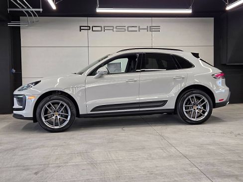 Certified 2026 Porsche Macan AWD/4WD image 2