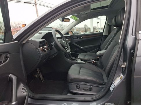 Used 2022 Volkswagen Passat 2.0T image 13