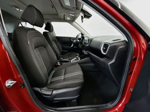 Used 2025 Hyundai Venue SEL FWD image 32