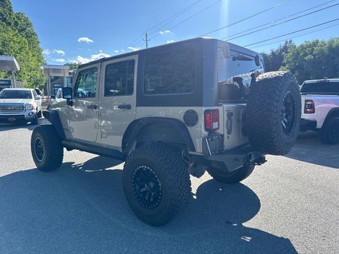 Used 2018 Jeep Wrangler Unlimited Rubicon w/ Connectivity Group AWD/4WD image 6