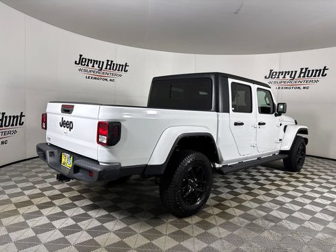 Used 2022 Jeep Gladiator Sport AWD/4WD image 4