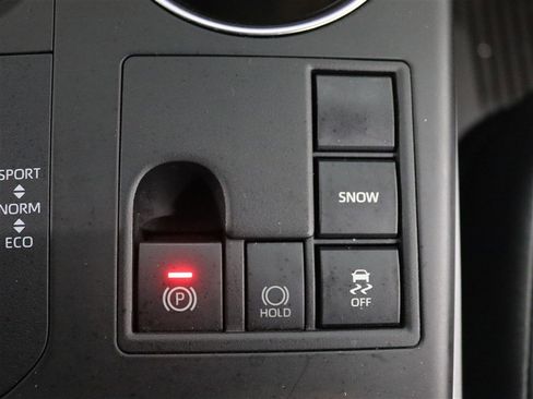 Used 2023 Toyota Highlander XLE image 28