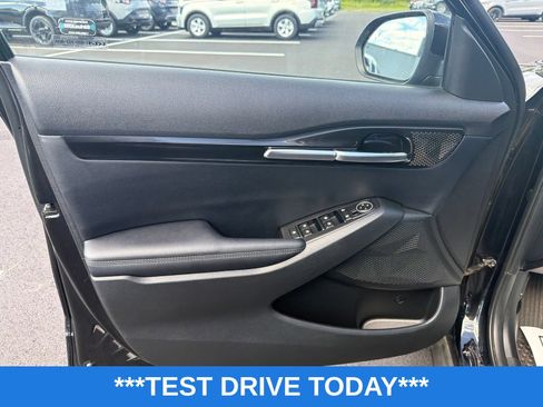 Used 2023 Kia Seltos S w/ Navigation Package AWD/4WD image 12
