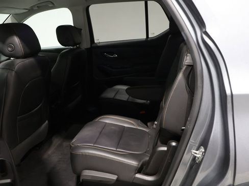 Used 2019 Chevrolet Traverse LT image 16