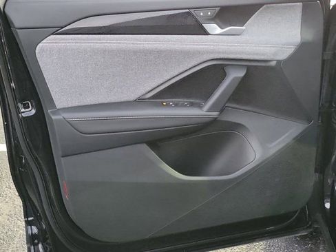 Certified 2025 Volkswagen Tiguan S image 18