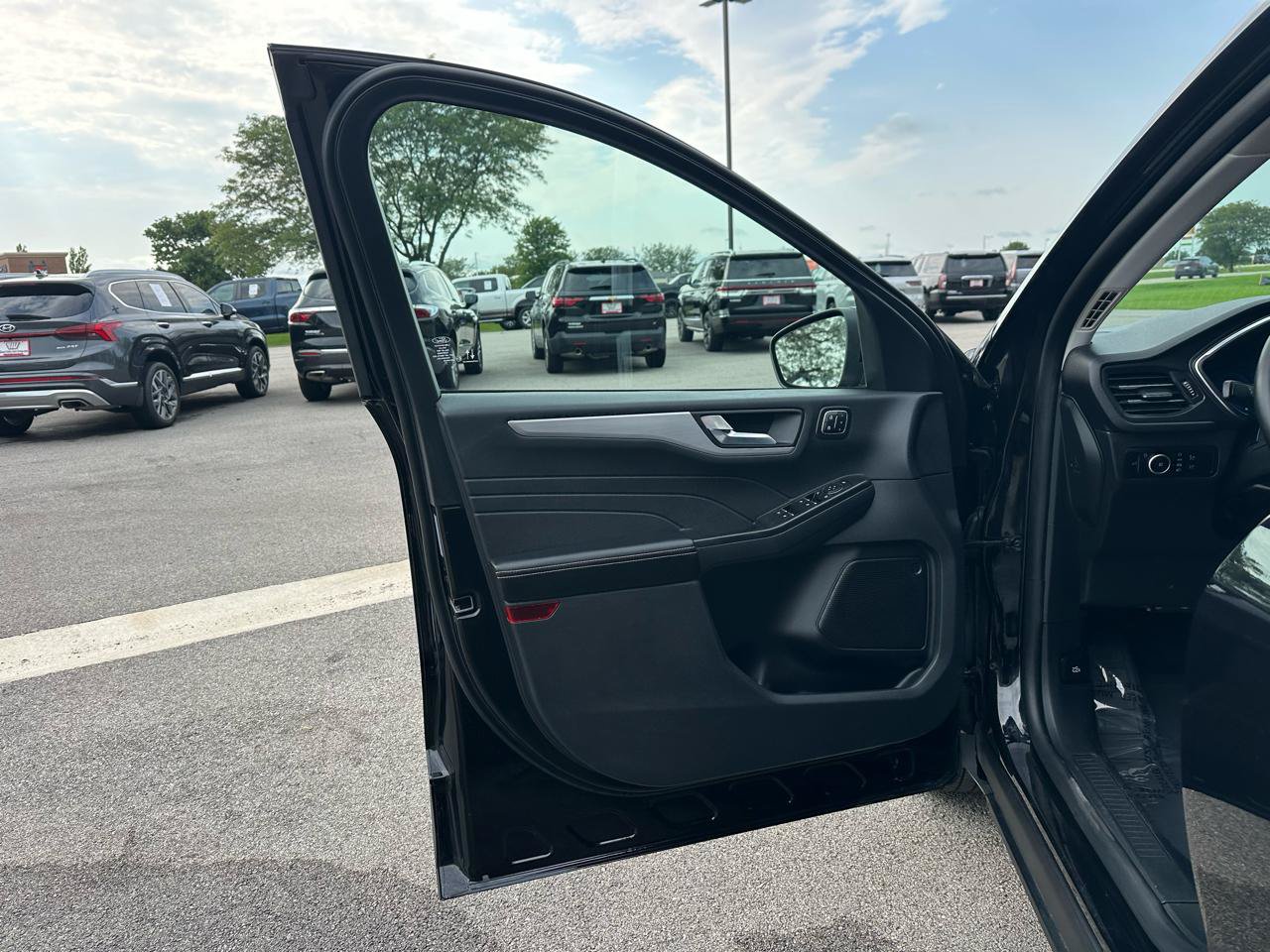 Used 2025 Ford Escape Platinum AWD/4WD image 11