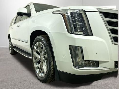 Used 2019 Cadillac Escalade ESV Luxury image 30