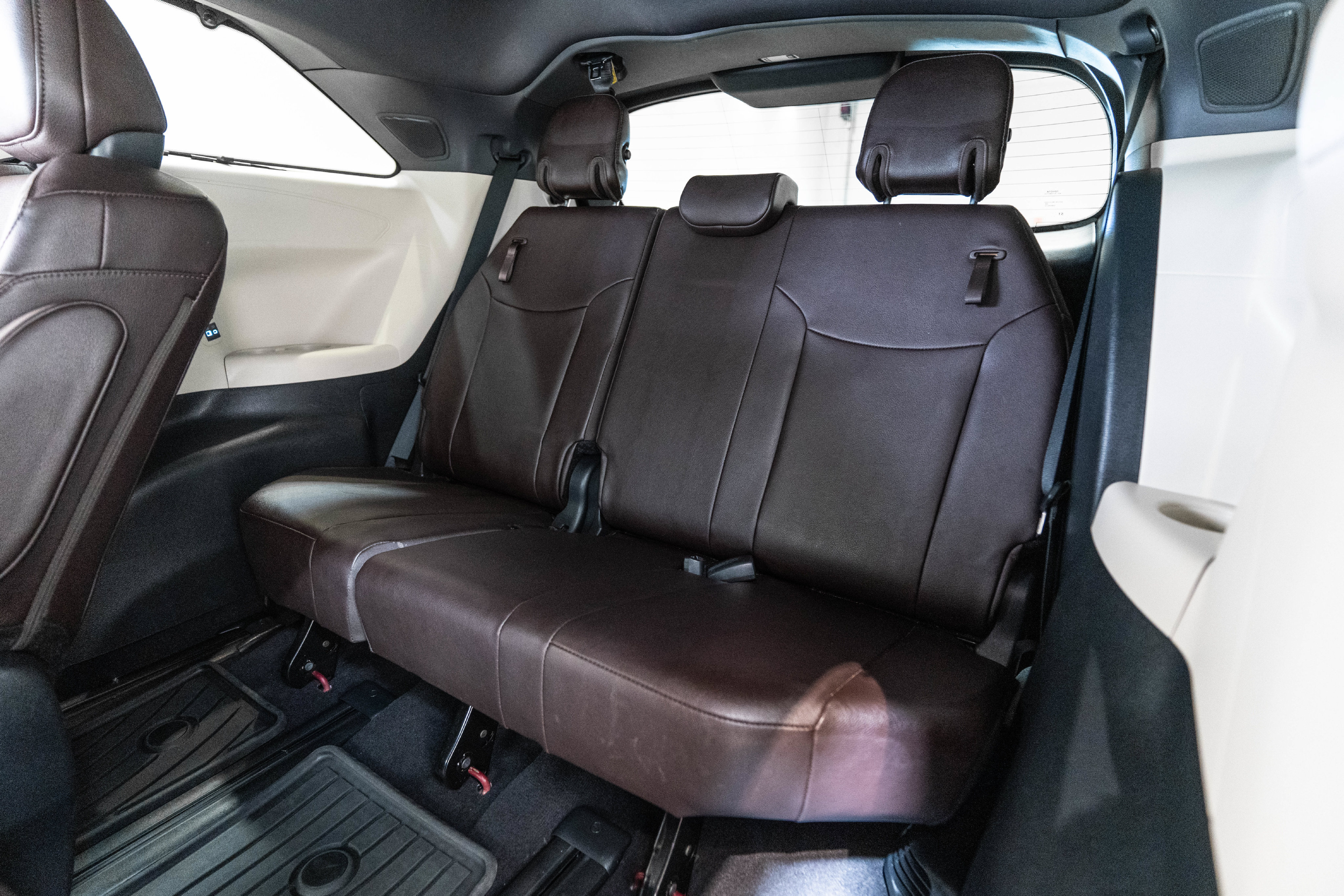 Used 2023 Toyota Sienna Platinum FWD image 40