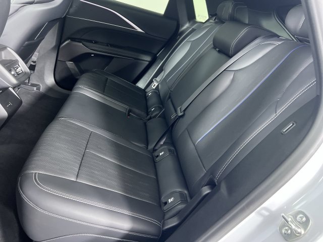 Used 2026 Cadillac Lyriq Luxury AWD/4WD image 25