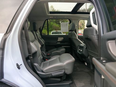 Certified 2025 Ford Expedition Active AWD/4WD image 13
