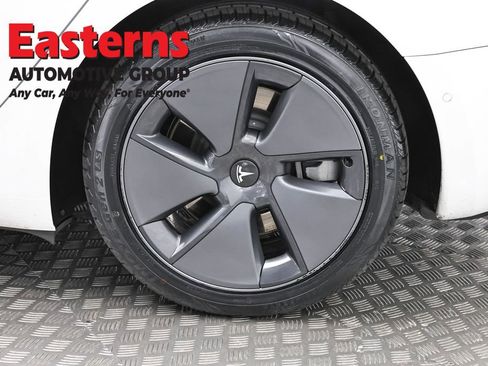 Used 2022 Tesla Model 3 Standard Range image 27