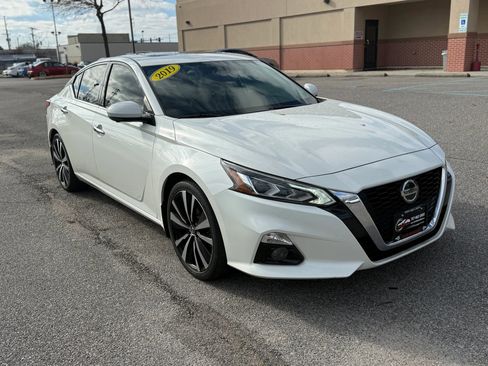 Used 2019 Nissan Altima 2.5 Platinum image 3