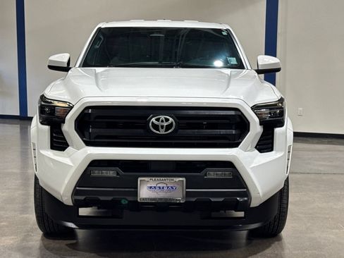 Used 2025 Toyota Tacoma SR5 AWD/4WD image 6