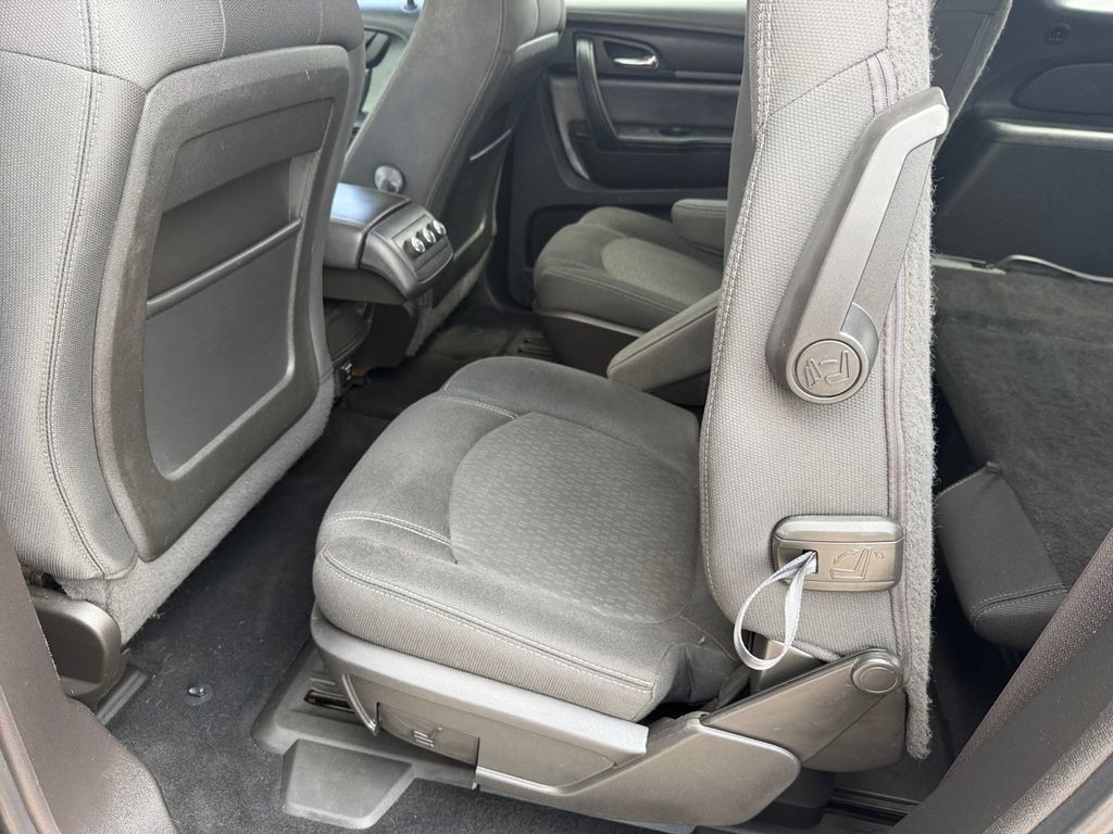 Used 2015 GMC Acadia SLE FWD image 16
