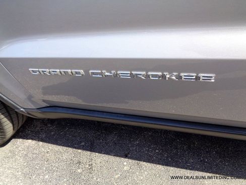 Used 2015 Jeep Grand Cherokee Limited AWD/4WD image 5