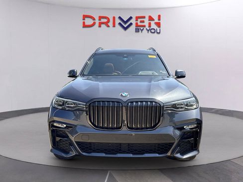 Used 2022 BMW X7 xDrive40i w/ M Sport Package AWD/4WD image 8