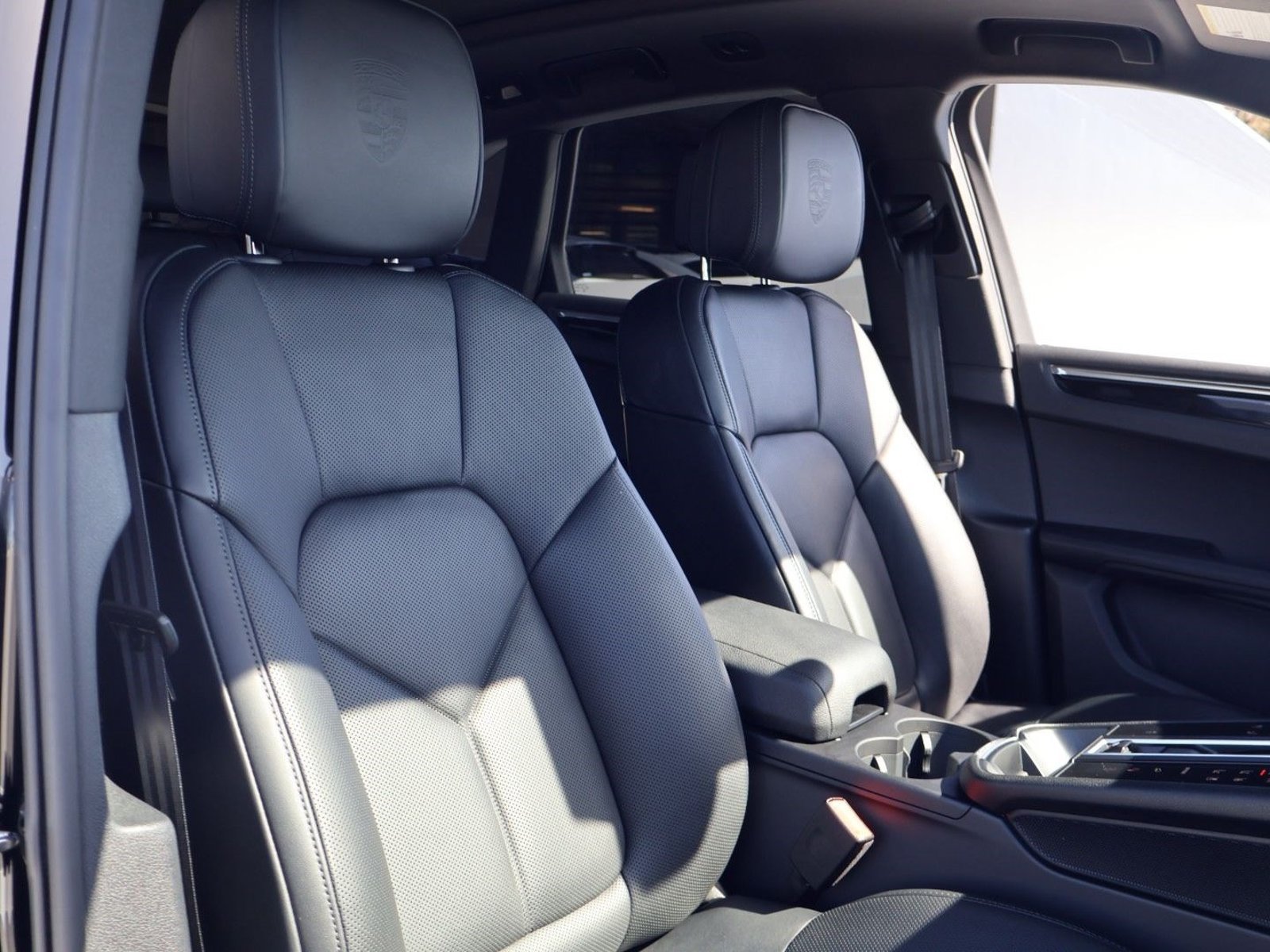 Certified 2026 Porsche Macan AWD/4WD image 24