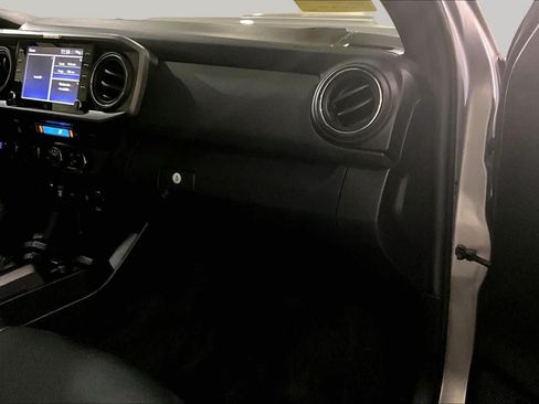 Used 2021 Toyota Tacoma TRD Sport w/ TRD Premium Sport Package AWD/4WD image 18