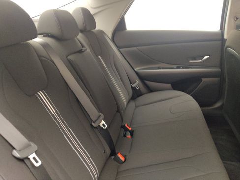 Used 2025 Hyundai Elantra SEL FWD image 19