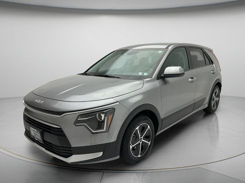 Used 2025 Kia Niro LX FWD image 3