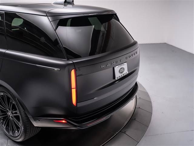 Used 2025 Land Rover Range Rover SE AWD/4WD image 30