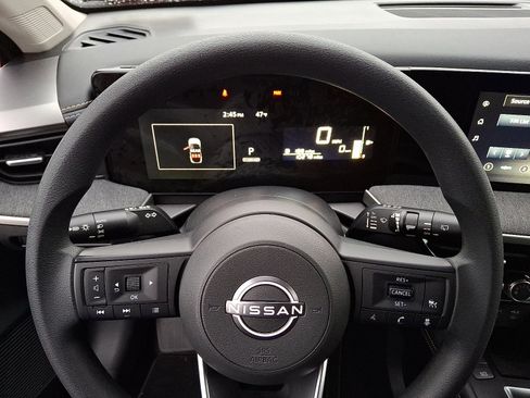 Used 2025 Nissan Kicks SV w/ Charging Package image 18