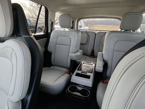 Used 2025 Lincoln Aviator Reserve w/ Equipment Group 201A image 27