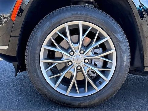 Certified 2025 Jeep Grand Cherokee L Summit AWD/4WD image 8