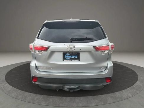 Used 2016 Toyota Highlander XLE FWD image 4