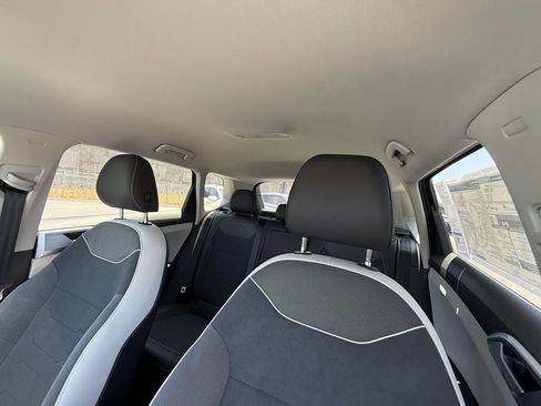 New 2025 Volkswagen Taos SE image 17