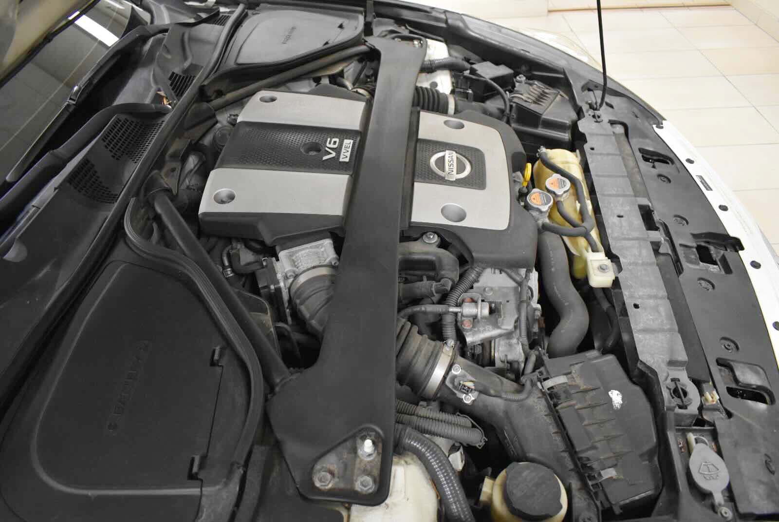 Used 2014 Nissan 370Z Coupe RWD image 23